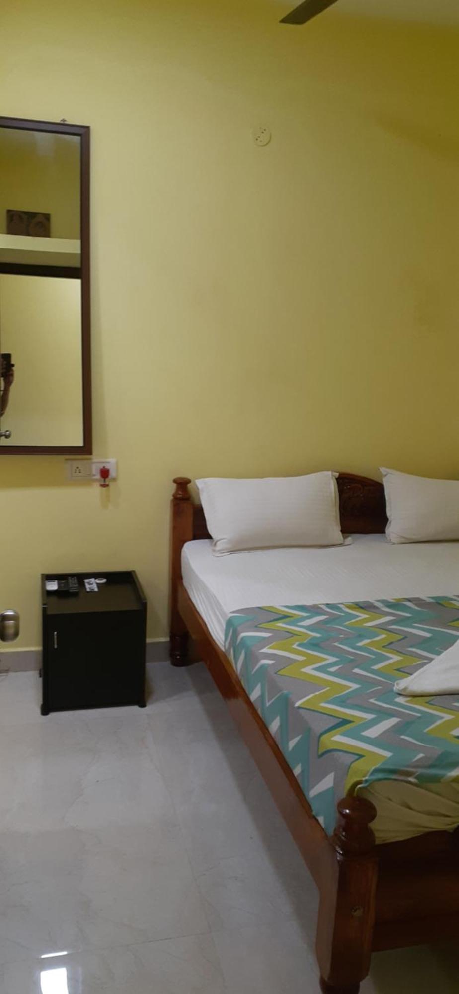 Varadhar Guest House Kanchipuram Extérieur photo